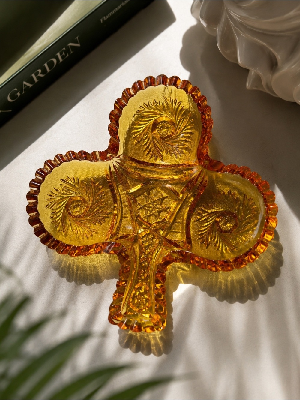 ✨Vintage Amber Kemple in McKee Wiltec Pattern Clover Leaf Dish